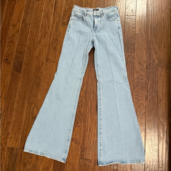 70’s Mid Rise Flare Jeans Light Wash sz 2R - Picture 2 of 9